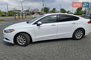 Седан Ford Fusion 2016 в 