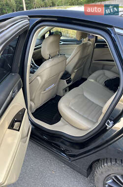 Седан Ford Fusion 2014 в 