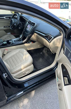 Седан Ford Fusion 2014 в 