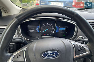 Седан Ford Fusion 2017 в 