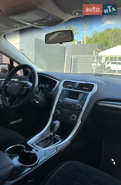 Седан Ford Fusion 2015 в 
