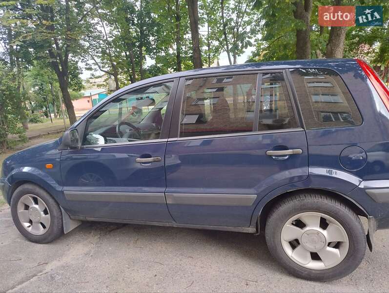 Хэтчбек Ford Fusion 2010 в 