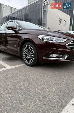 Седан Ford Fusion 2016 в 