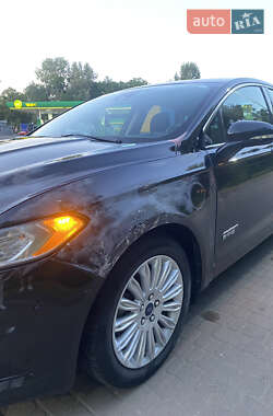 Седан Ford Fusion 2013 в 