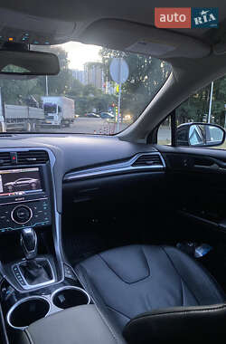 Седан Ford Fusion 2013 в 