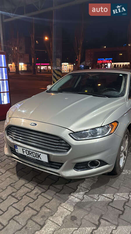 Седан Ford Fusion 2015 в 