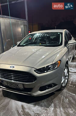 Седан Ford Fusion 2015 в 
