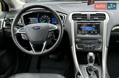Седан Ford Fusion 2015 в 