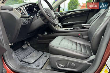 Седан Ford Fusion 2015 в 