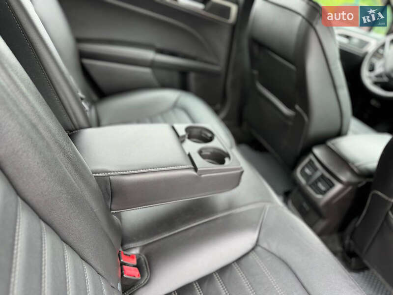 Седан Ford Fusion 2015 в Дрогобичі