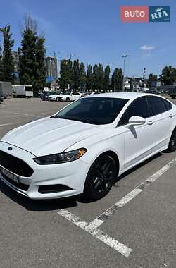 Седан Ford Fusion 2015 в 