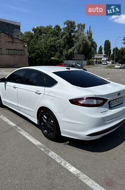 Седан Ford Fusion 2015 в 