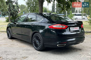 Седан Ford Fusion 2016 в 