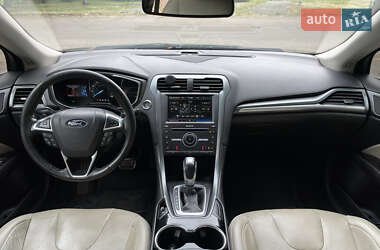 Седан Ford Fusion 2016 в 
