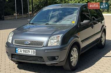Хэтчбек Ford Fusion 2003 в 