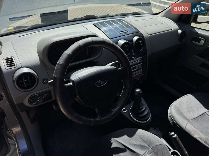 Хэтчбек Ford Fusion 2003 в Шполе