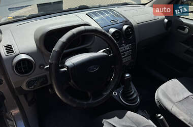 Хэтчбек Ford Fusion 2003 в 