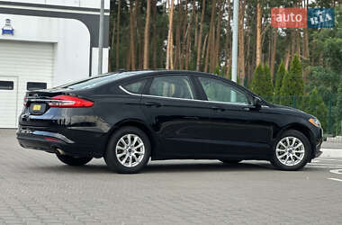 Седан Ford Fusion 2017 в 