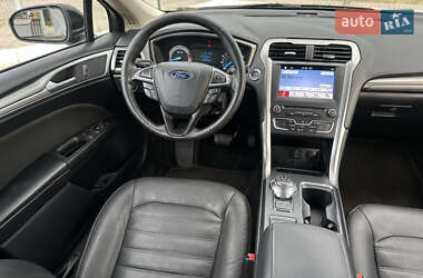 Седан Ford Fusion 2017 в 