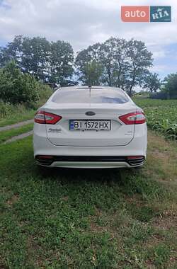 Седан Ford Fusion 2013 в 