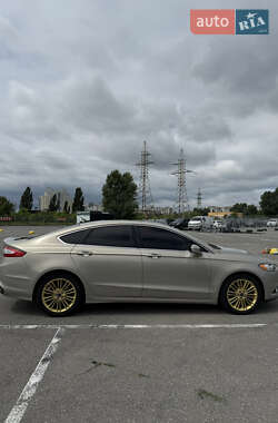 Седан Ford Fusion 2015 в 