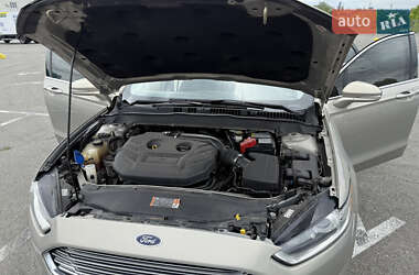 Седан Ford Fusion 2015 в 