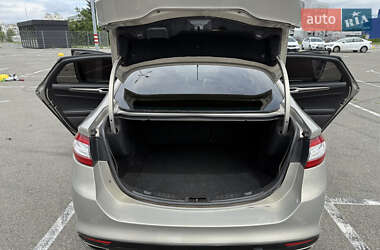 Седан Ford Fusion 2015 в 