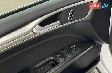 Седан Ford Fusion 2019 в 