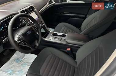 Седан Ford Fusion 2019 в 