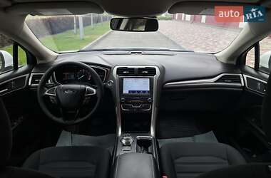 Седан Ford Fusion 2019 в 