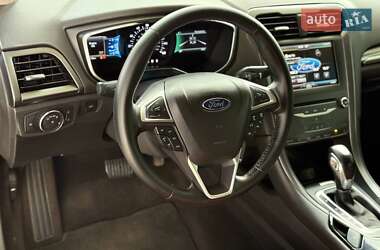 Седан Ford Fusion 2015 в 