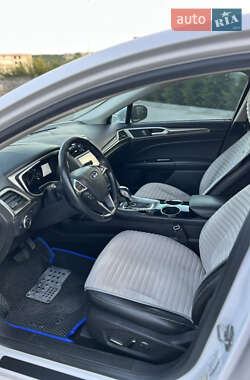 Седан Ford Fusion 2013 в 