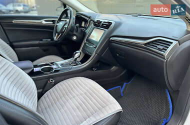 Седан Ford Fusion 2013 в 