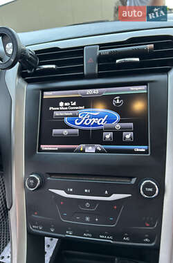 Седан Ford Fusion 2013 в 