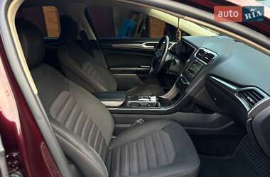 Седан Ford Fusion 2017 в 