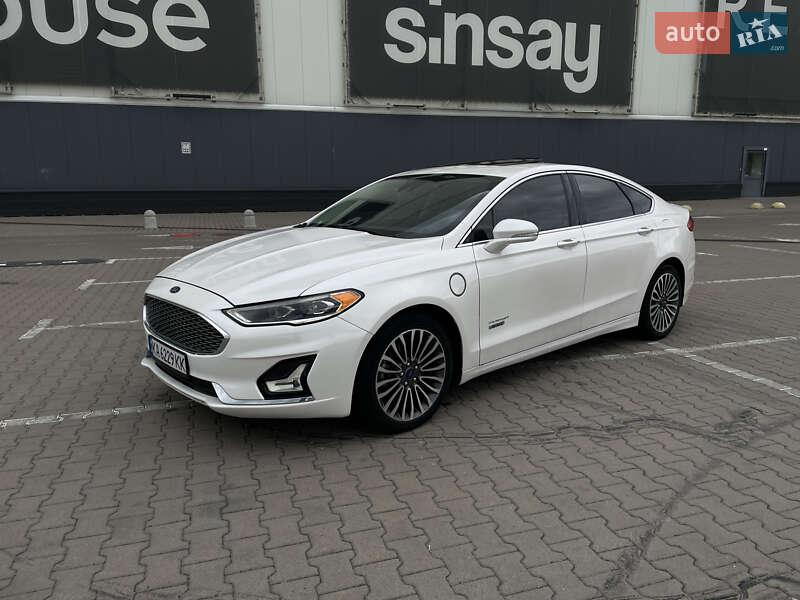 Седан Ford Fusion 2016 в 