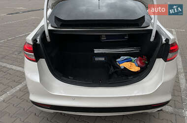 Седан Ford Fusion 2016 в 