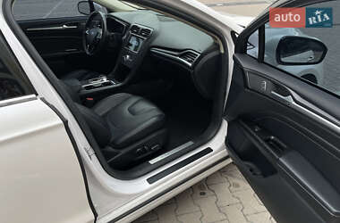 Седан Ford Fusion 2016 в 