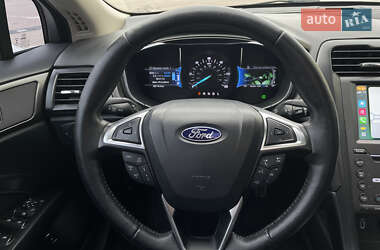 Седан Ford Fusion 2016 в 