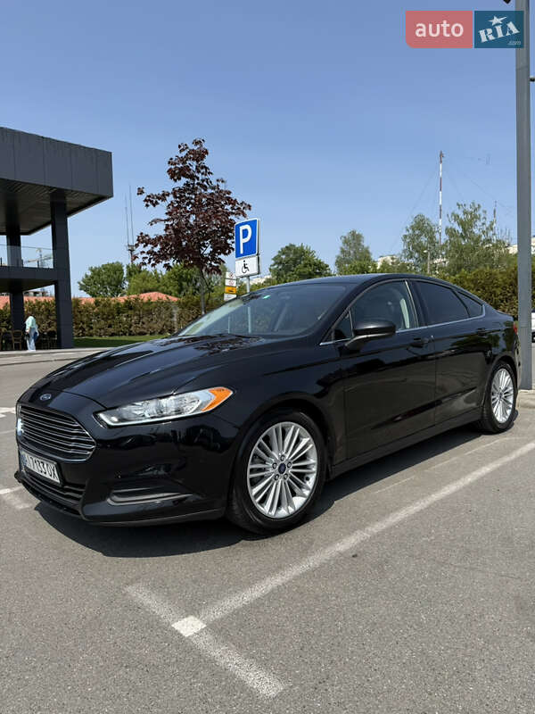 Седан Ford Fusion 2015 в 