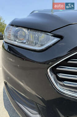 Седан Ford Fusion 2015 в 