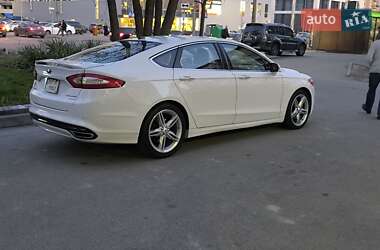 Седан Ford Fusion 2015 в 