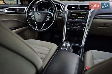 Седан Ford Fusion 2017 в 