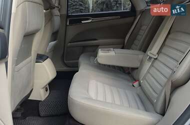Седан Ford Fusion 2017 в 