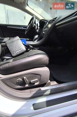 Седан Ford Fusion 2015 в 