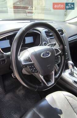 Седан Ford Fusion 2015 в 