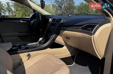 Седан Ford Fusion 2013 в 