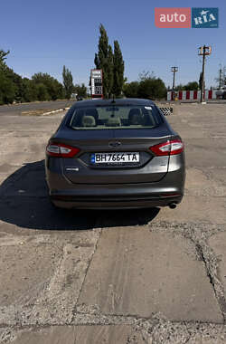 Седан Ford Fusion 2013 в 