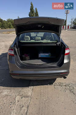 Седан Ford Fusion 2013 в 