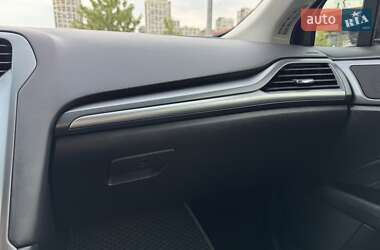 Седан Ford Fusion 2013 в 